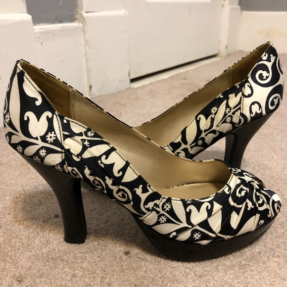 Miss Bison Floral Print Heels - Picture 2 of 3